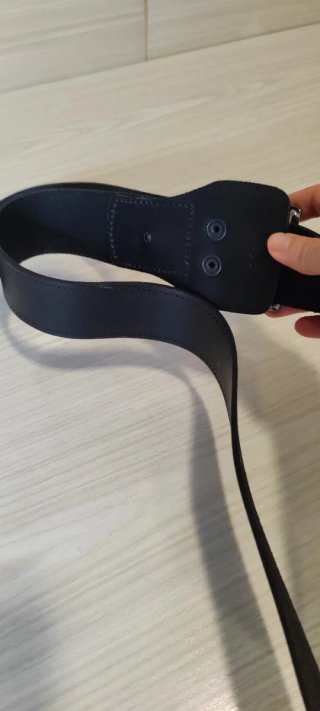 Cinturón negro hebilla metálica