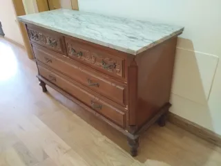 Cómoda antigua 4 cajones mármol y madera