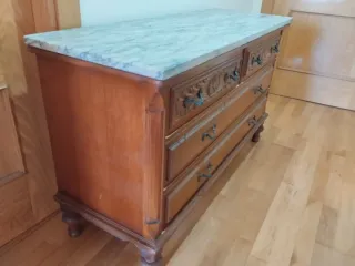 Cómoda antigua 4 cajones mármol y madera