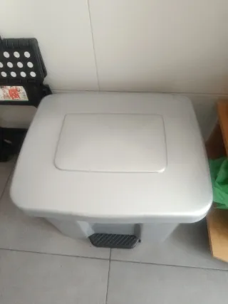 Cubo basura pedal de doble compartimiento
