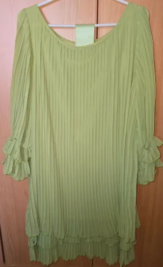 Vestido fiesta plisado verde con lazo