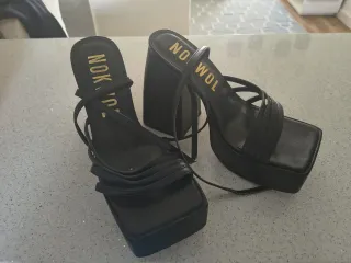 Sandalias Nokwol tacón ancho negras