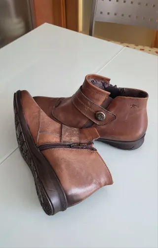 Botines bajos marrones FLUCHOS