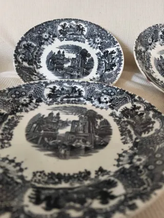 Plato La Cartuja Azul y Blanco