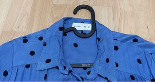 Vestido camisero de lunares azul