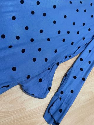 Vestido camisero de lunares azul