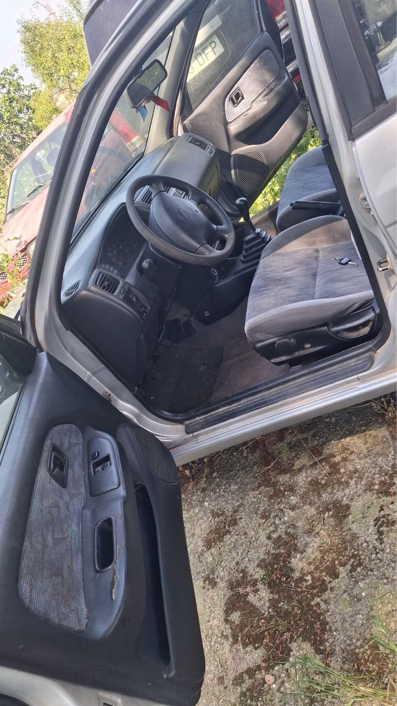 Nissan Almera 1999 - foto 1