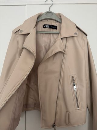 Cazadora efecto piel Zara Beige