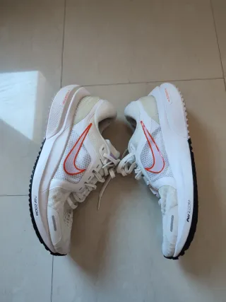 Nike Vomero 16 Mujer Rojo/Blanco