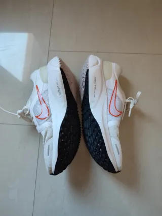 Nike Vomero 16 Mujer Rojo/Blanco