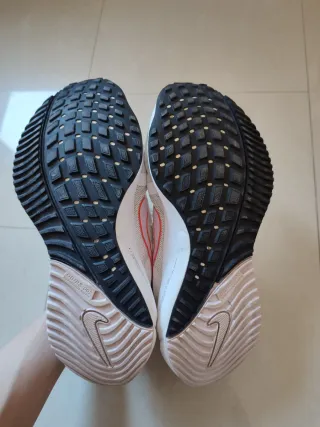 Nike Vomero 16 Mujer Rojo/Blanco