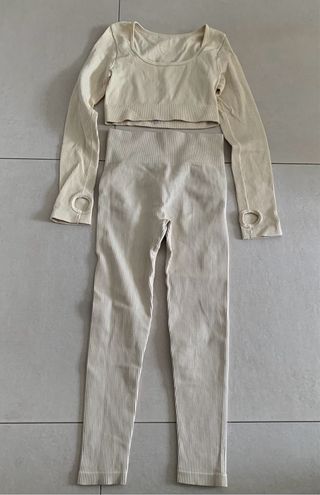 Conjunto Malla y Camiseta Manga Larga Beige