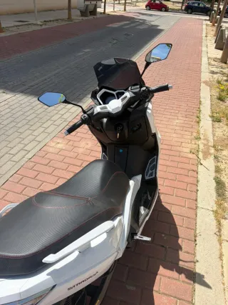 Moto Eléctrica 125cc Scooter Blanca Nueva