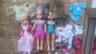 Lotto di bambole e vestiti