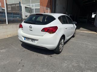 Opel Astra 2014