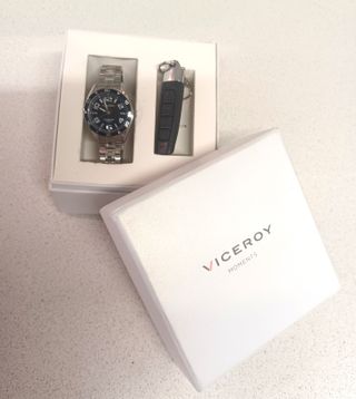 Reloj VICEROY de hombre y mando control remoto.