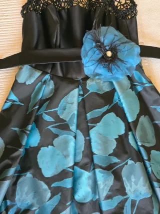 Vestido fiesta negro y azul con flor