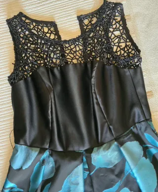 Vestido fiesta negro y azul con flor