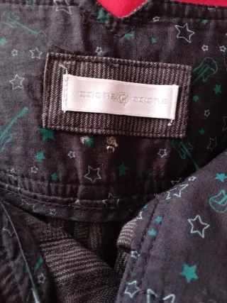 Pantalón corto gris con rayas