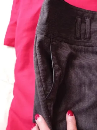 Pantalón corto gris con rayas
