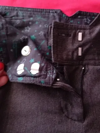 Pantalón corto gris con rayas