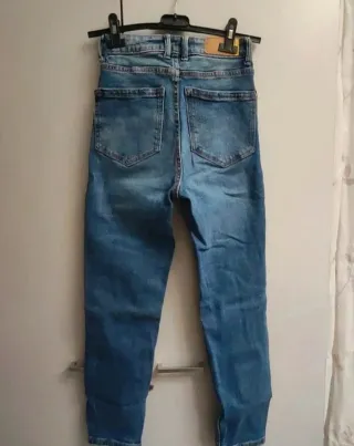 Pantalones vaqueros desgastados azules