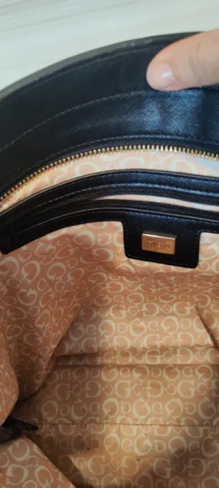 Bolso Guess Shopper Negro Logo Dorado