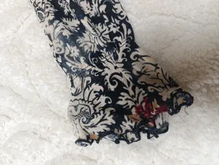 Camiseta floral escotada