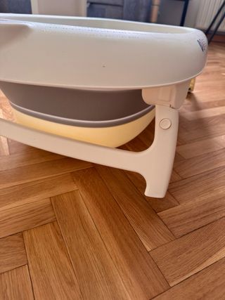 Bañera bebé con patas plegables marca Toral