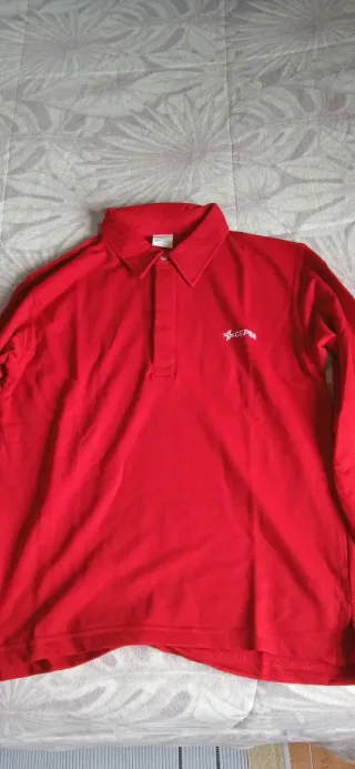 Pantalón y camiseta CEPSA