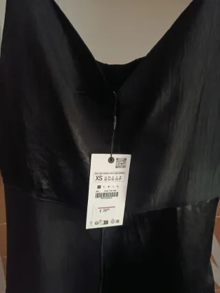 Vestido midi negro Zara