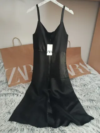Vestido midi negro Zara