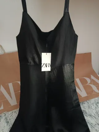 Vestido midi negro Zara