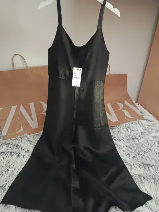 Vestido midi negro Zara