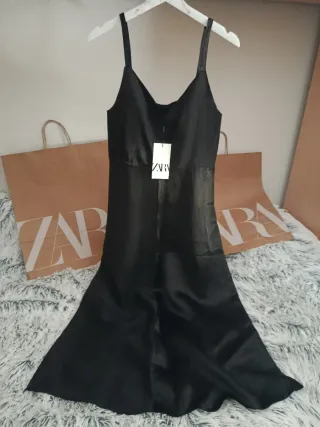 Vestido midi negro Zara