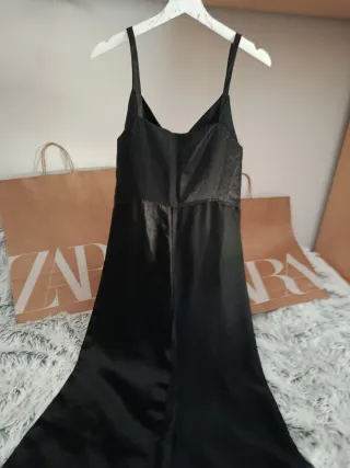 Vestido midi negro Zara