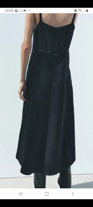 Vestido midi negro Zara
