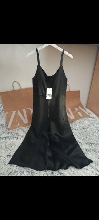 Vestido midi negro Zara