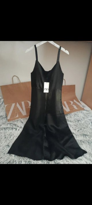 Vestido midi negro Zara