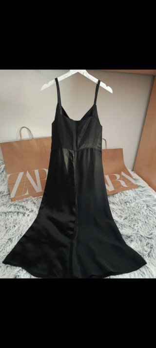 Vestido midi negro Zara