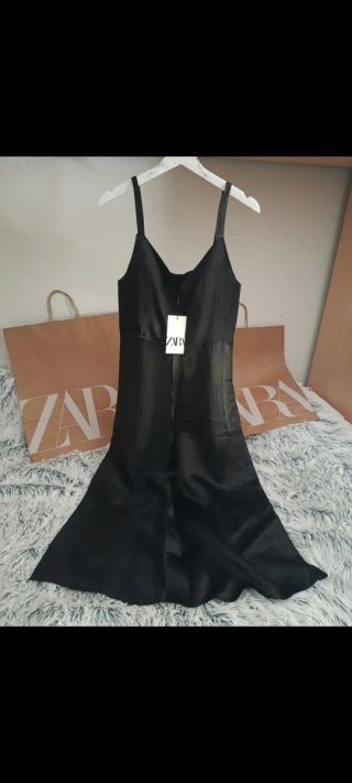 Vestido midi negro Zara