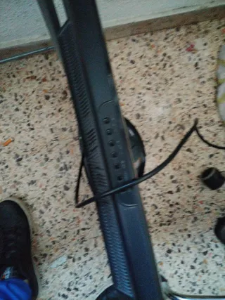 LG TV pequeña negra