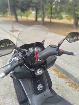 Kymco Superdink 350i Gris