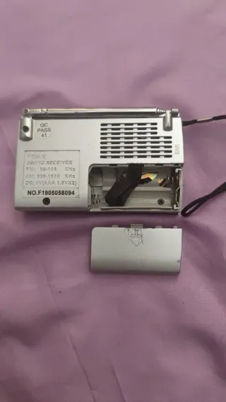 Radio Mini Portátil Kooltech AM/FM