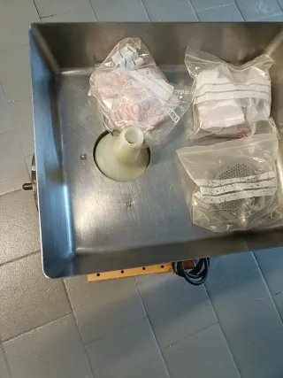 Picadora de carne trifásica con tres juegos de pla
