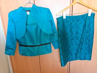 Traje chaqueta y falda ceremonia verde