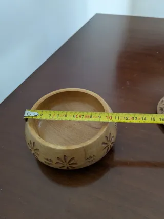 Scatola portaoggetti in legno intagliato
