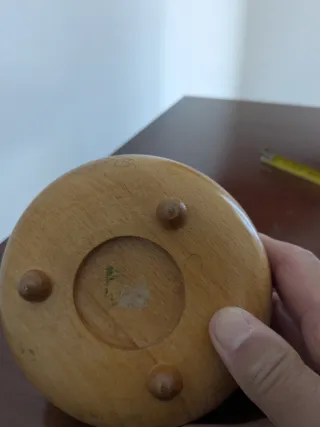 Scatola portaoggetti in legno intagliato