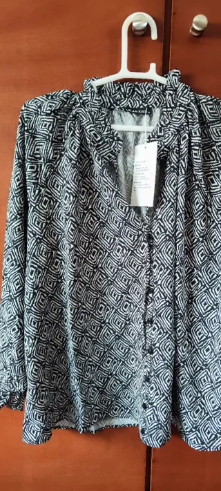 Camisa en blanco y negro si estrenar