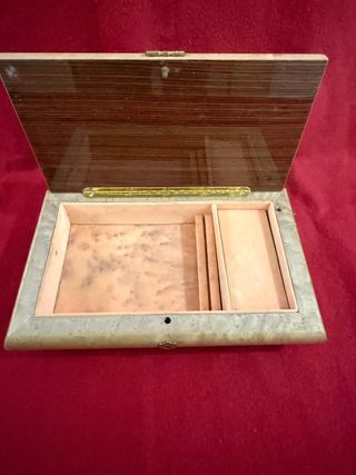 Joyero musical con diseño floral